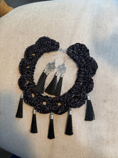 Fringe belief collar (12): Black Velvet and earrings
