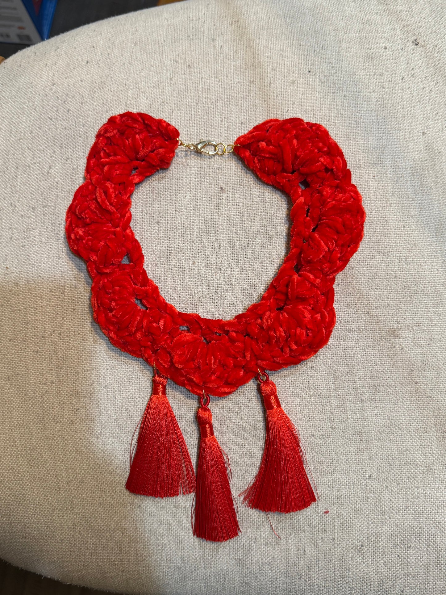 Fringe belief collar: Red chenille