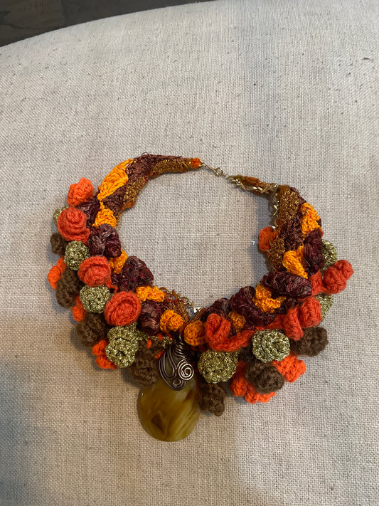 Love bomb collar: Different shades of Orange