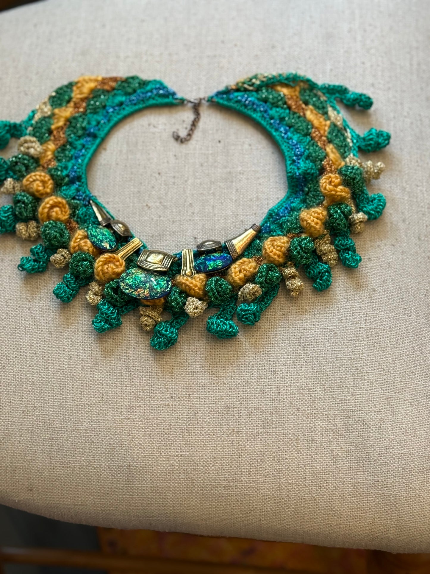 Love bomb collar: Cleopatra