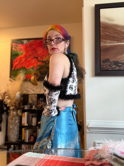 Delayed adolescence, crop top and sleeves