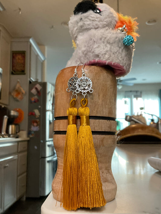 Fringe belief earrings—Gold tassel