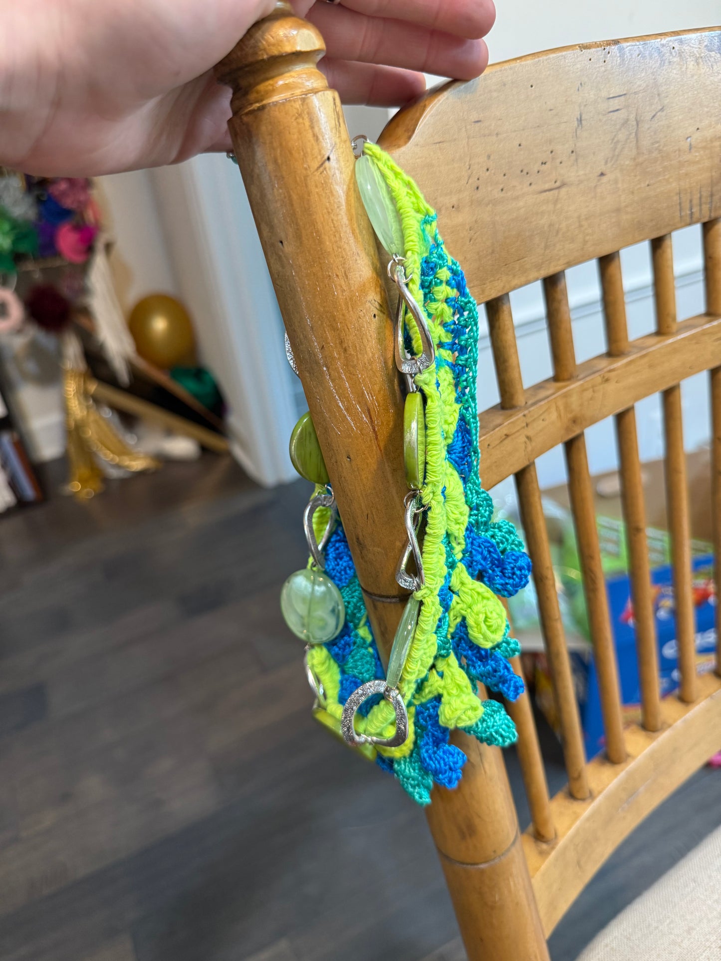 Love bomb collar: green as the day is long
