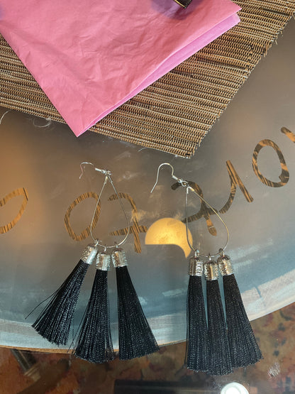 Fringe belief earrings: Black