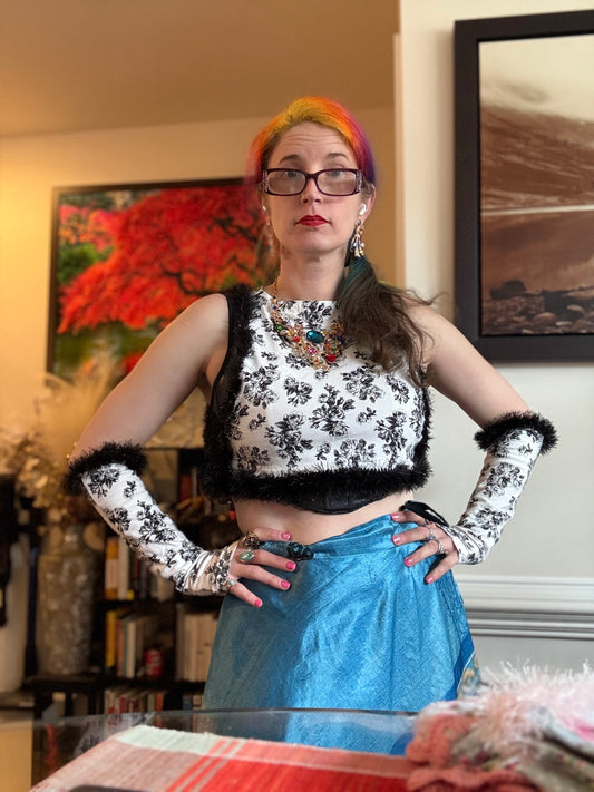 Delayed adolescence, crop top and sleeves