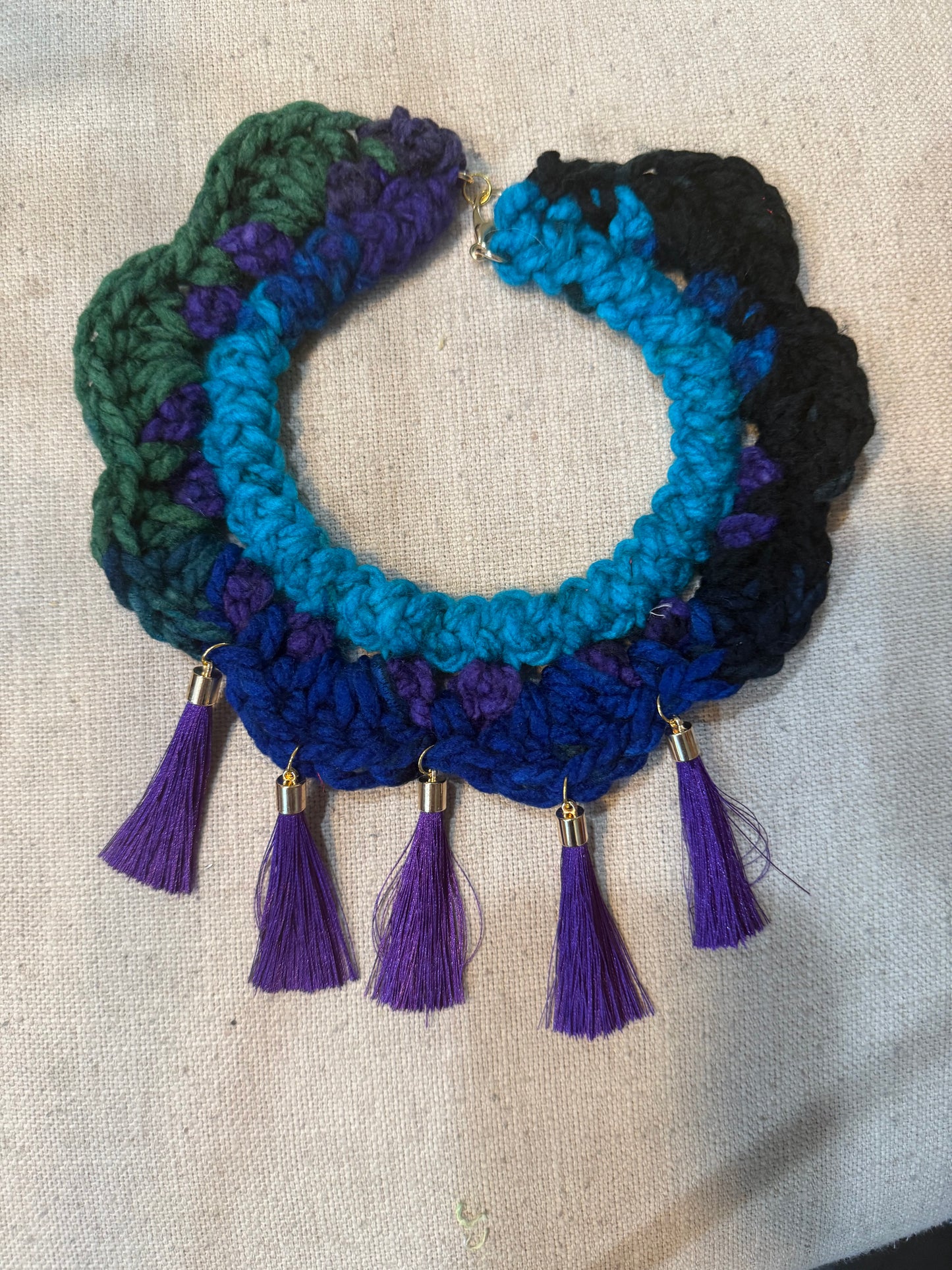 Fringe belief collar (20): colorful purple