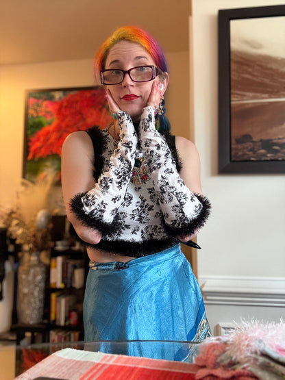 Delayed adolescence, crop top and sleeves