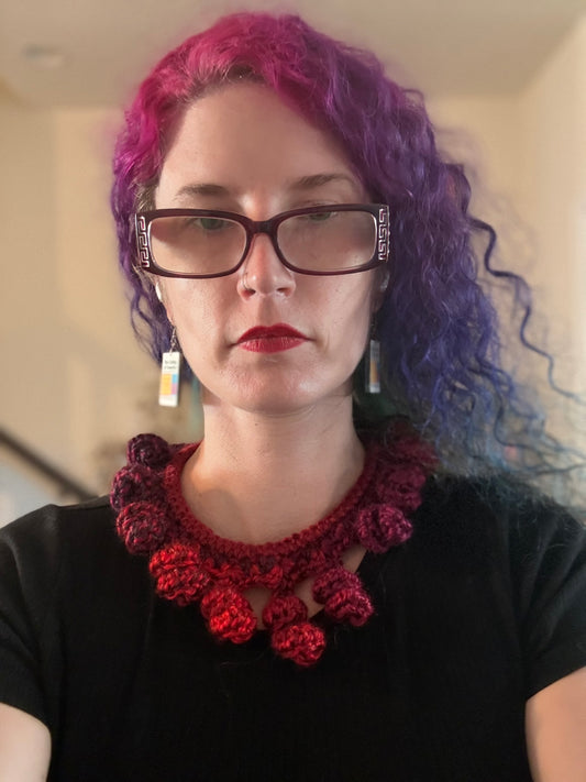 Twisted logic Lovebomb collar: red