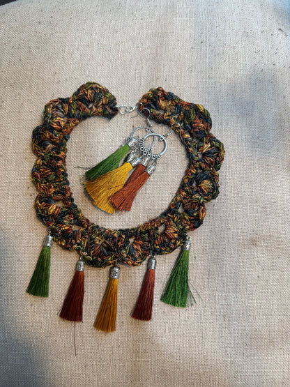 Fringe belief collar (8): green and brown with earrings