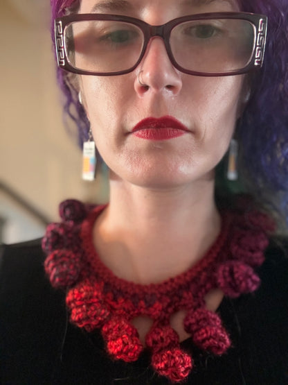 Twisted logic Lovebomb collar: red
