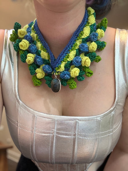 Love bomb collar: a crisp summer’s day