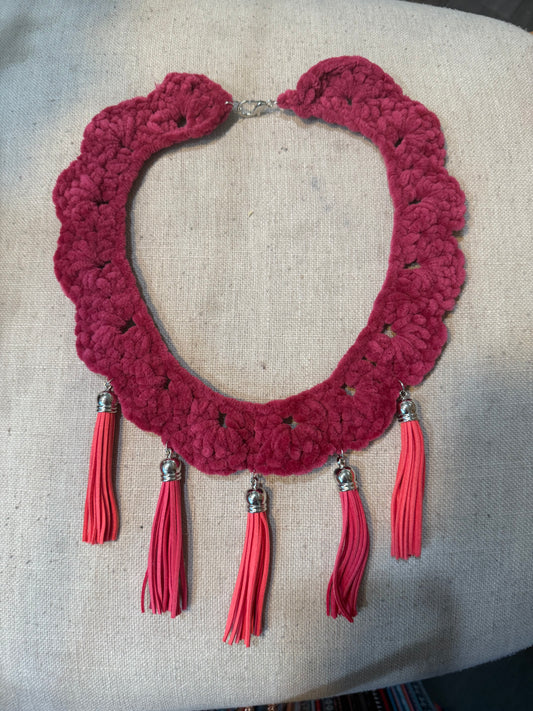 Fringe belief collar (26): hot pink chenille
