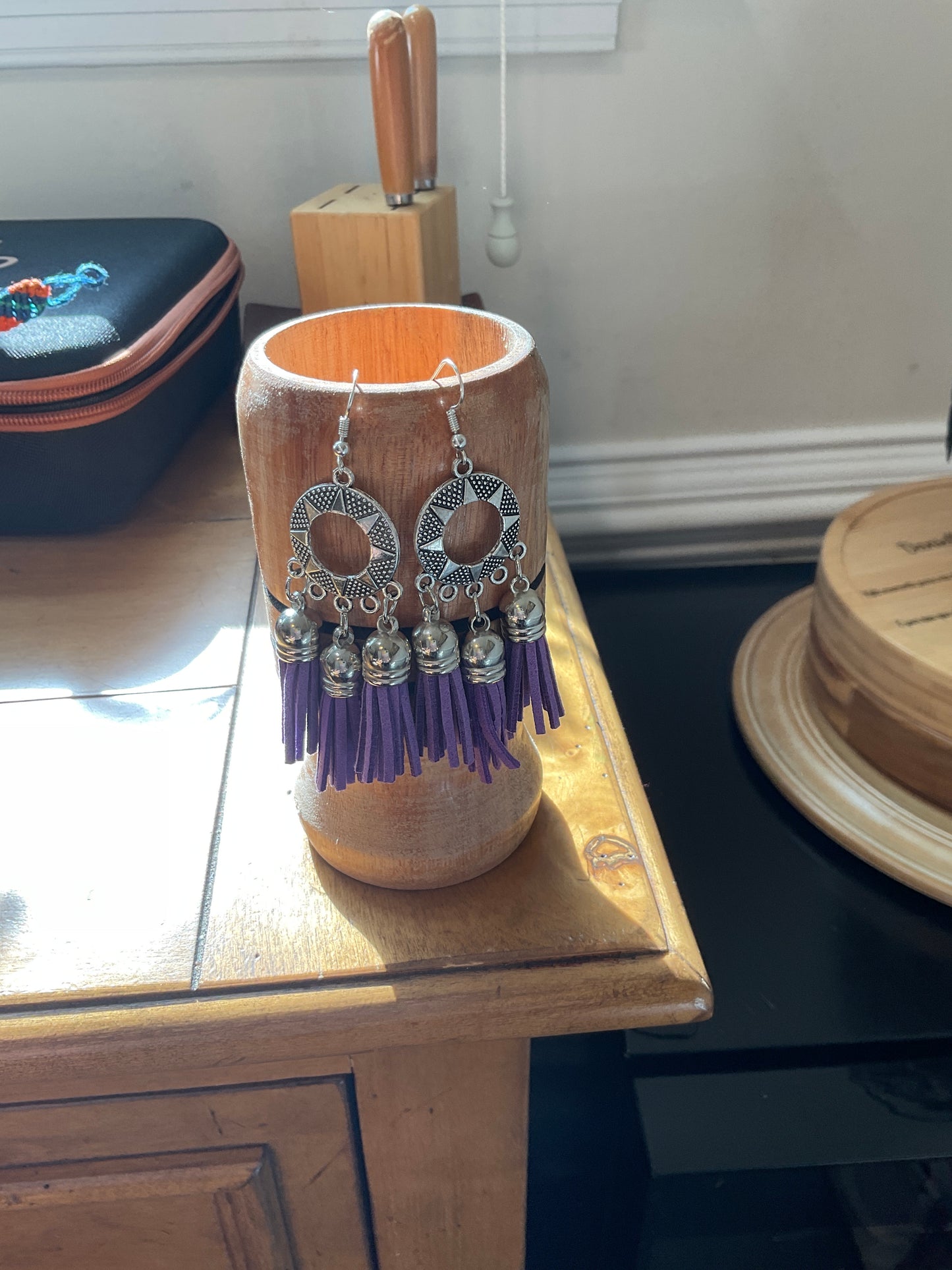 Fringe belief collar (3): Purple tassels and earrings