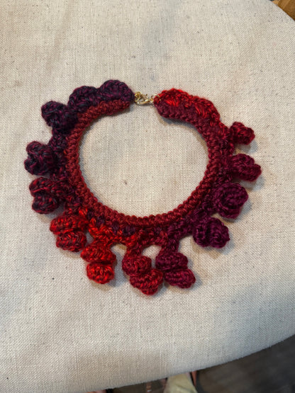 Twisted logic Lovebomb collar: red