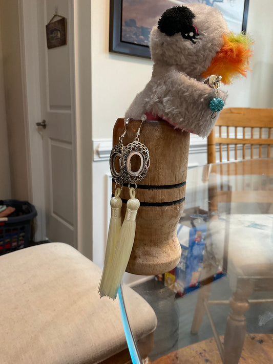 Fringe belief earrings—White tassel