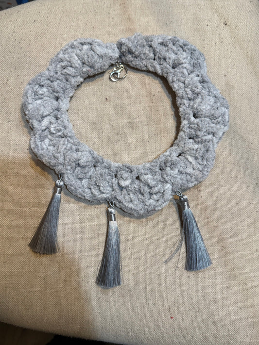 Fringe belief collar: gray chenille 3 tassels