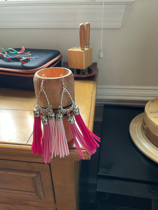 Fringe belief earrings: 3 pink tassels