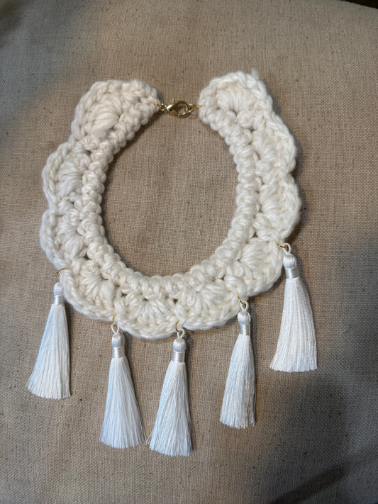 Fringe belief collar (34): white tassels