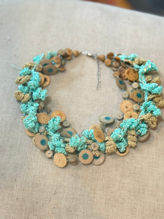 Love bomb collar: sea foam fantasies
