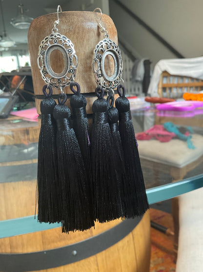 Fringe belief earrings: Black