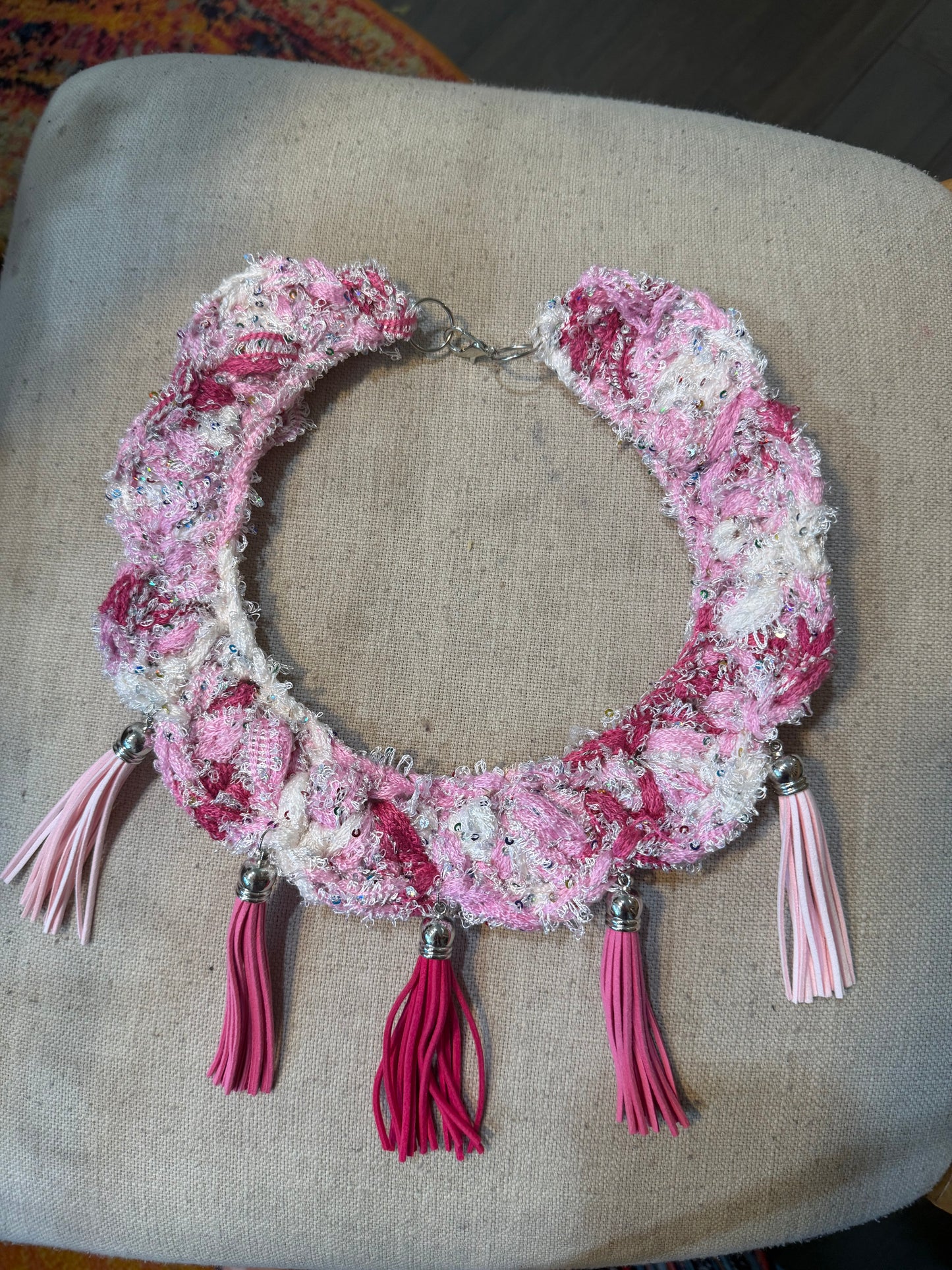 Fringe belief collar (30): Pink and White