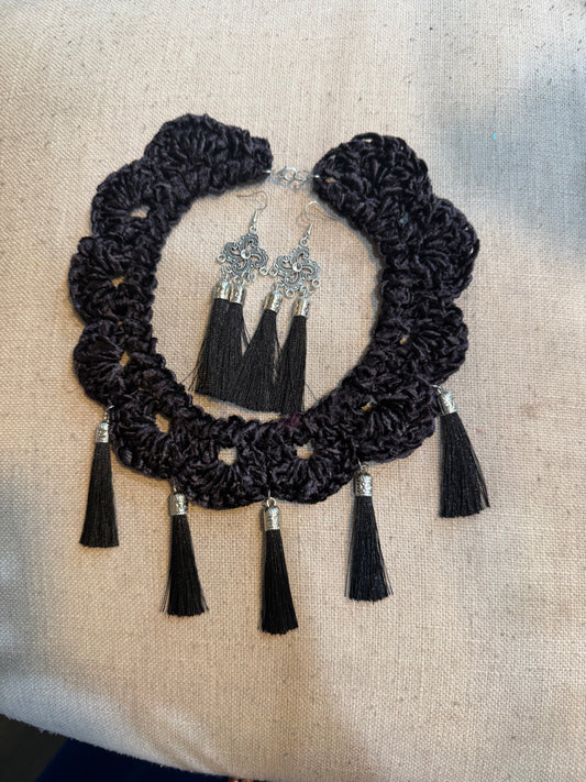 Fringe belief collar (12): Black Velvet and earrings