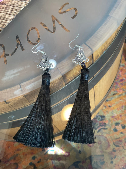 Fringe belief earrings: Black