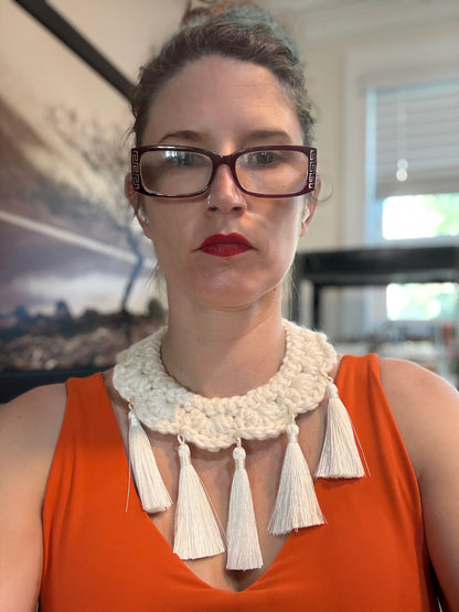 Fringe belief collar (34): white tassels