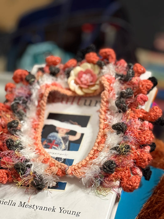 Love bomb collar: Queen Elizabeth