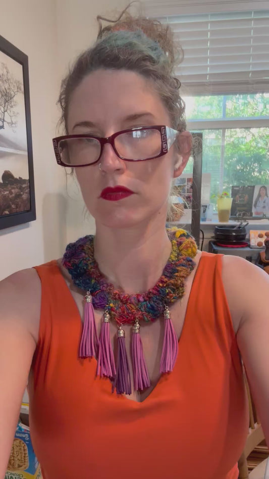 Fringe belief collar (27): rainbow saree yarn